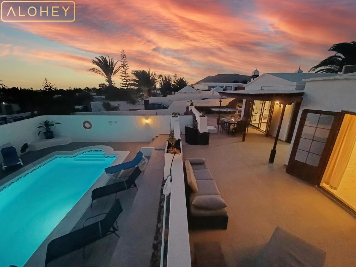 Magica 7 Minutes Walk To Center With Pool And A/c Вилла